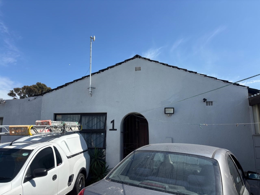 7 Bedroom Property for Sale in Beverly Park Western Cape